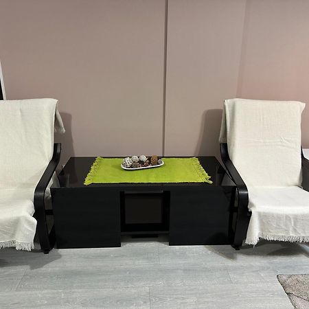 Toscana Apartments Otopeni Luaran gambar