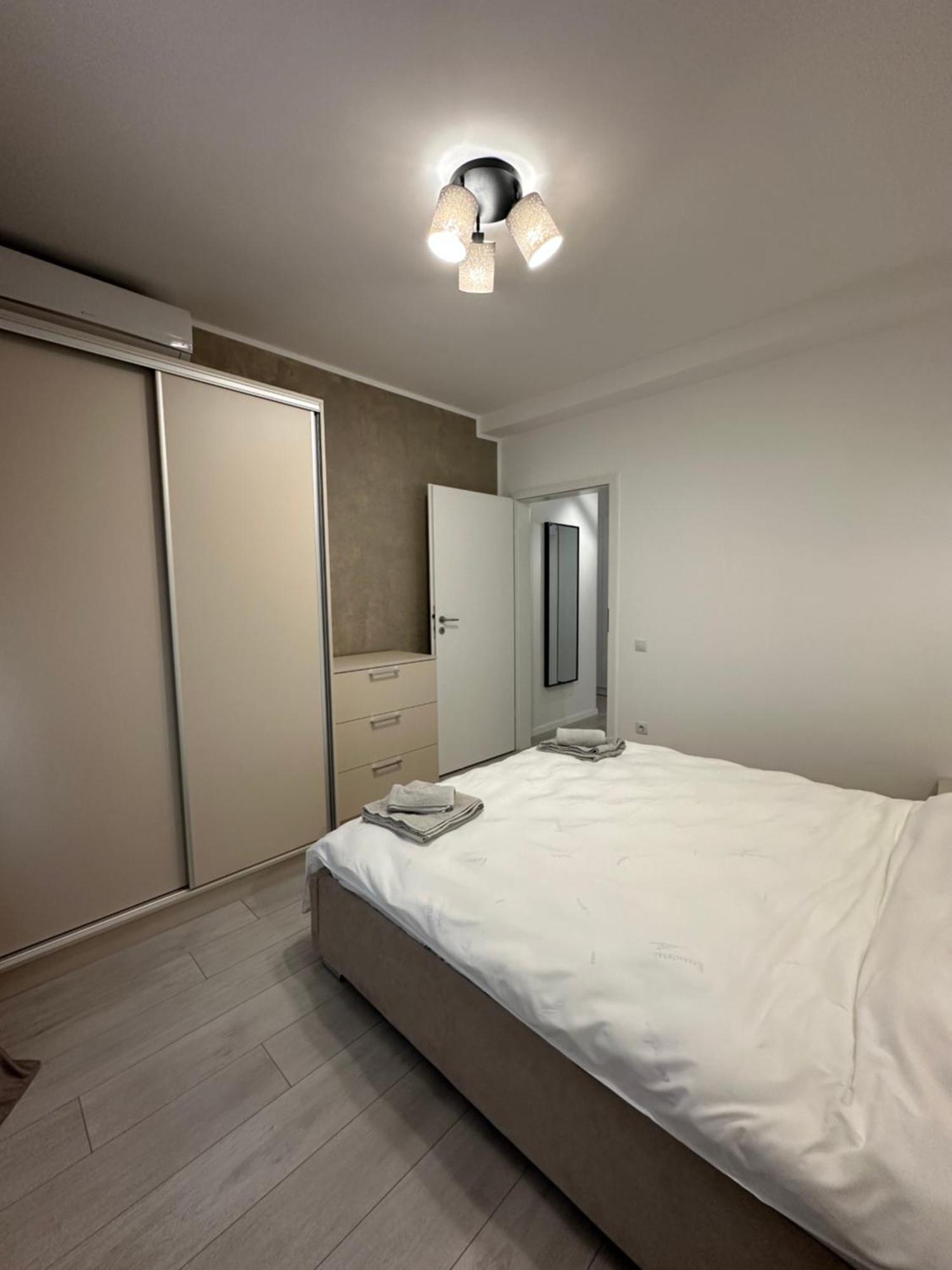 Toscana Apartments Otopeni Luaran gambar