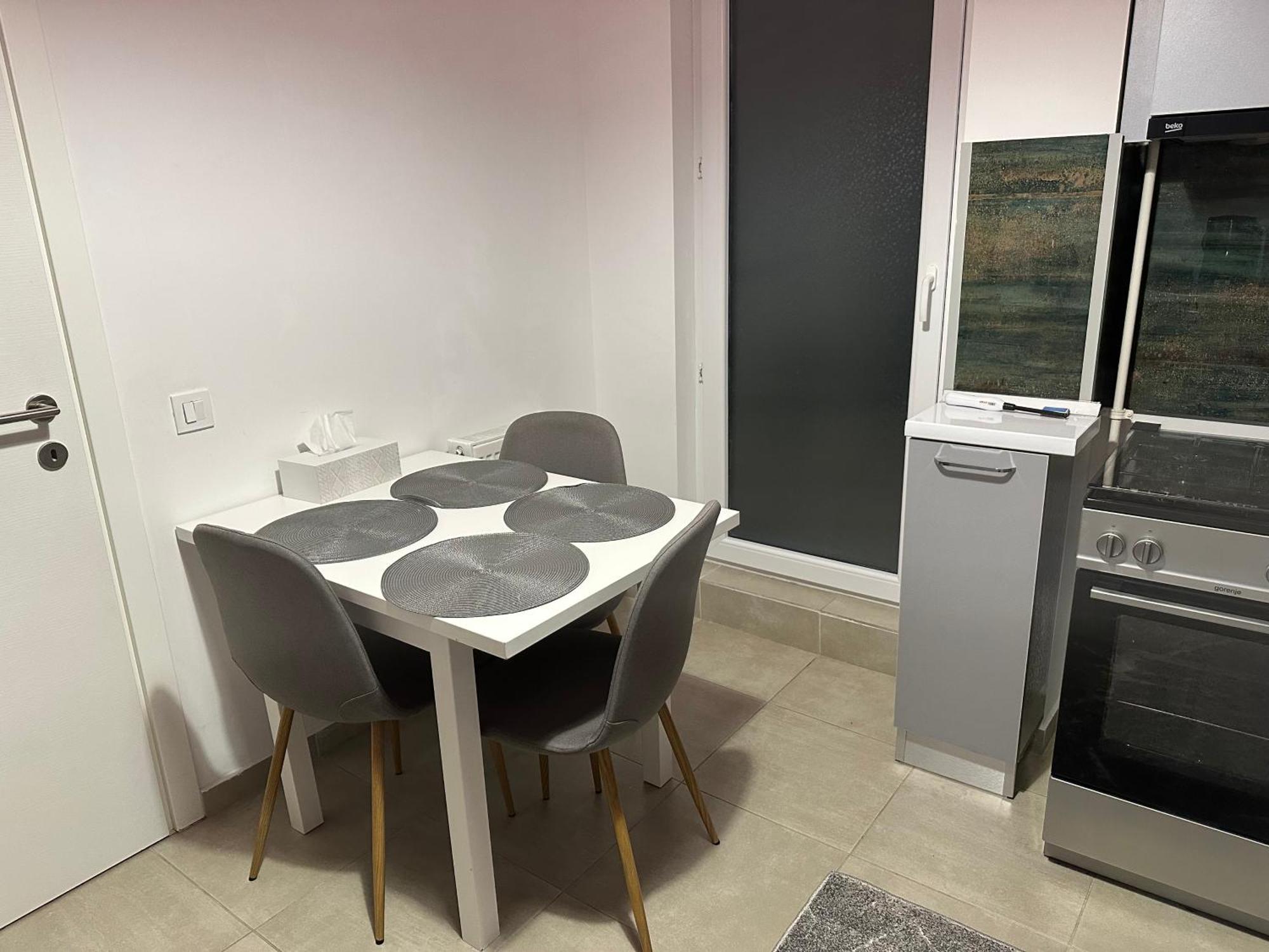 Toscana Apartments Otopeni Luaran gambar